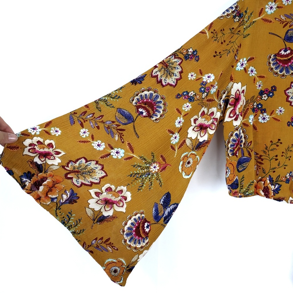 Patrons Of Peach Bell Sleeve Floral Crop Top** - Picture 4 of 6